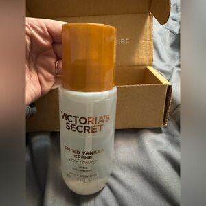 Victoria's Secret Spiced Vanilla Crème feel toasty Hair & Body Mist